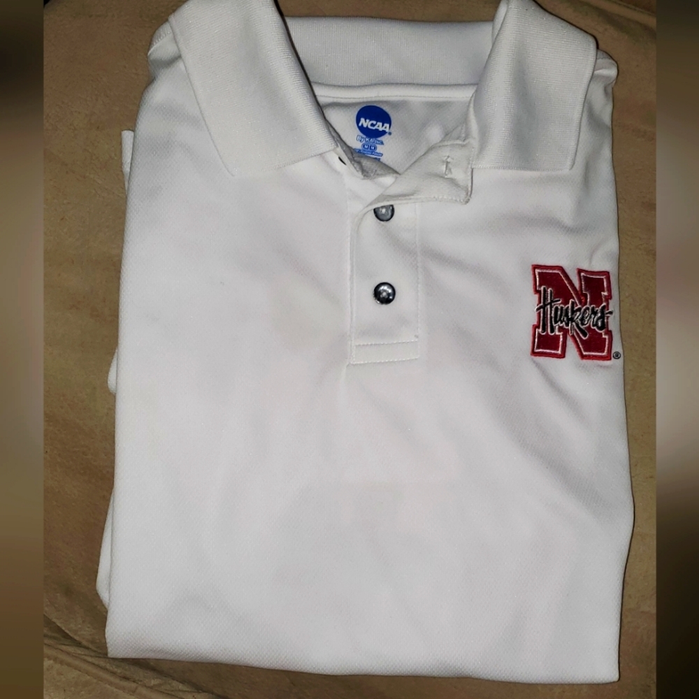 Mens M Nebraska Huskers shirt, breathable golf style, plenty long. Go Huskers!